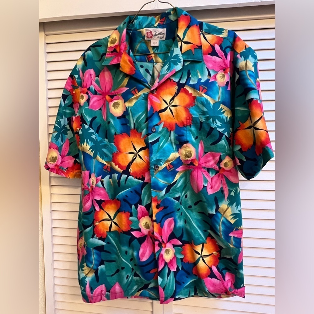 Hilo Hattie’s Men’s Sz M Hawaiian button up shirt